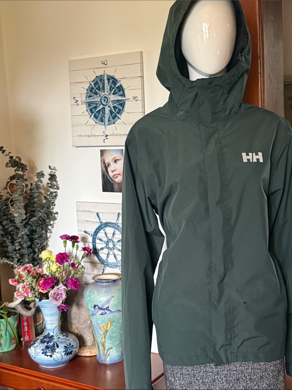 Helly Hansen size M Dark Green Hooded Rain Jacket